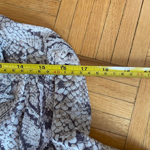 Reformation Python Button up shirt - Picture 6 of 8